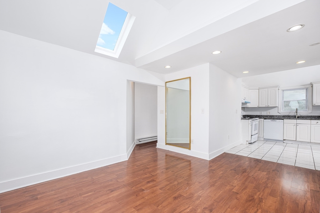 35-37 Calhoun, Everett, Massachusetts, 2 Bedrooms Bedrooms, 5 Rooms Rooms,1 BathroomBathrooms,Residential Lease,For Rent,Calhoun,73544313