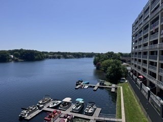 65 Lake Avenue, Worcester, Massachusetts, 2 Bedrooms Bedrooms, 5 Rooms Rooms,2 BathroomsBathrooms,Residential Lease,For Rent,Lake Avenue,73544330