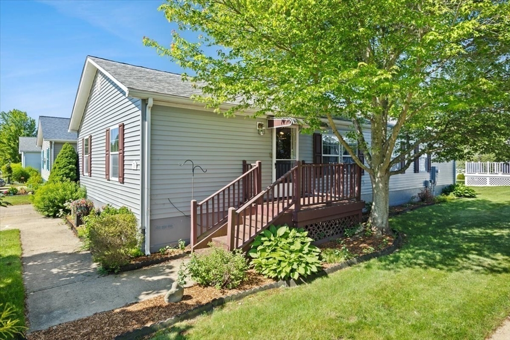 59 Robin Dr, Tiverton, Rhode Island, 2 Bedrooms Bedrooms, 6 Rooms Rooms,2 BathroomsBathrooms,Residential,For Sale,Robin Dr,73533512