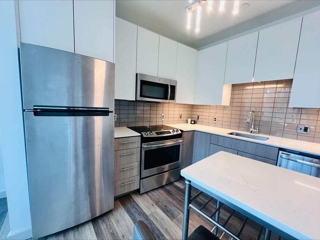 180 Telford St, Boston, Massachusetts, 2 Bedrooms Bedrooms, 5 Rooms Rooms,2 BathroomsBathrooms,Residential Lease,For Rent,Telford St,73544333