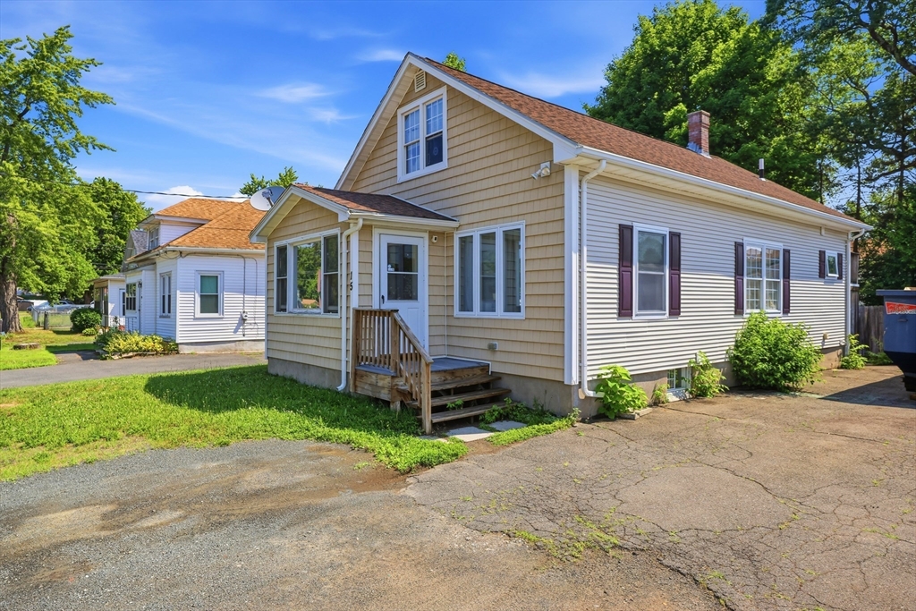 15 Rhodes, Agawam, Massachusetts, 2 Bedrooms Bedrooms, 5 Rooms Rooms,1.5 BathroomsBathrooms,Residential,For Sale,Rhodes,73544370