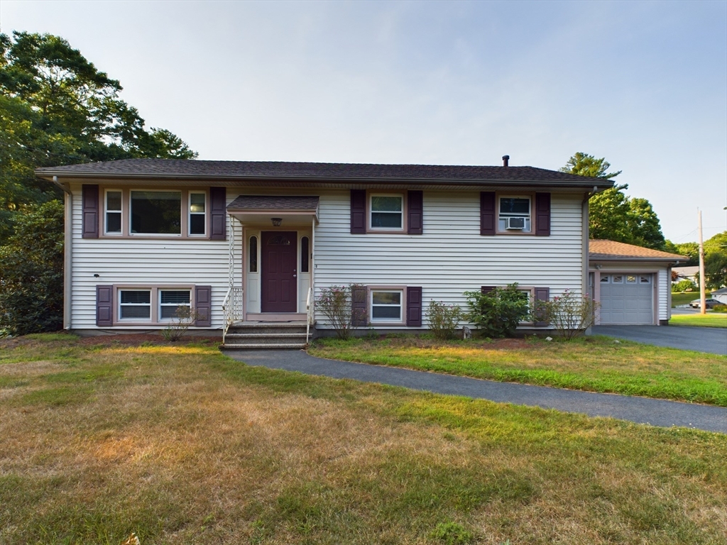 1 Makechnie Rd, Burlington, Massachusetts, 3 Bedrooms Bedrooms, 5 Rooms Rooms,2 BathroomsBathrooms,Residential Lease,For Rent,Makechnie Rd,73544384