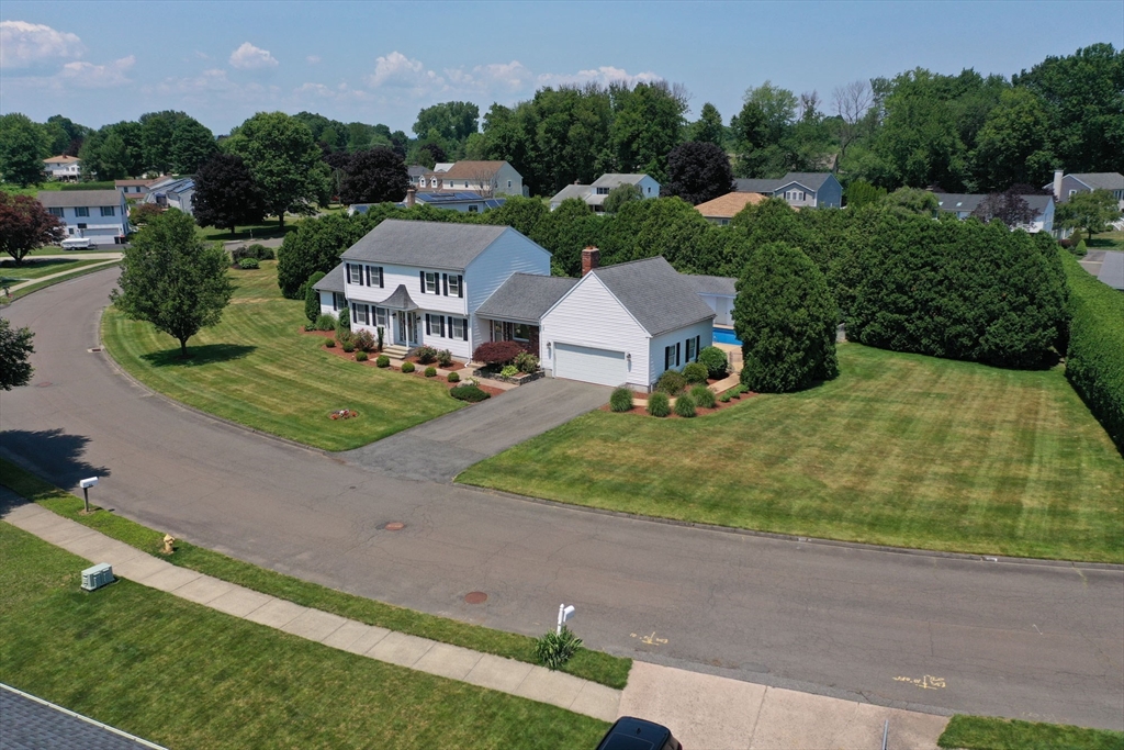 35 Jennie Circle, Agawam, Massachusetts, 4 Bedrooms Bedrooms, 9 Rooms Rooms,2.5 BathroomsBathrooms,Residential,For Sale,Jennie Circle,73544362
