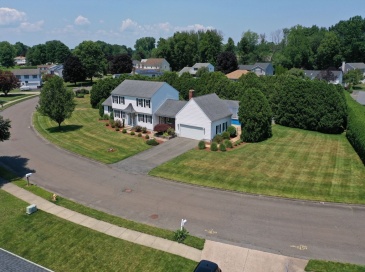 35 Jennie Circle, Agawam, Massachusetts, 4 Bedrooms Bedrooms, 9 Rooms Rooms,2.5 BathroomsBathrooms,Residential,For Sale,Jennie Circle,73544362