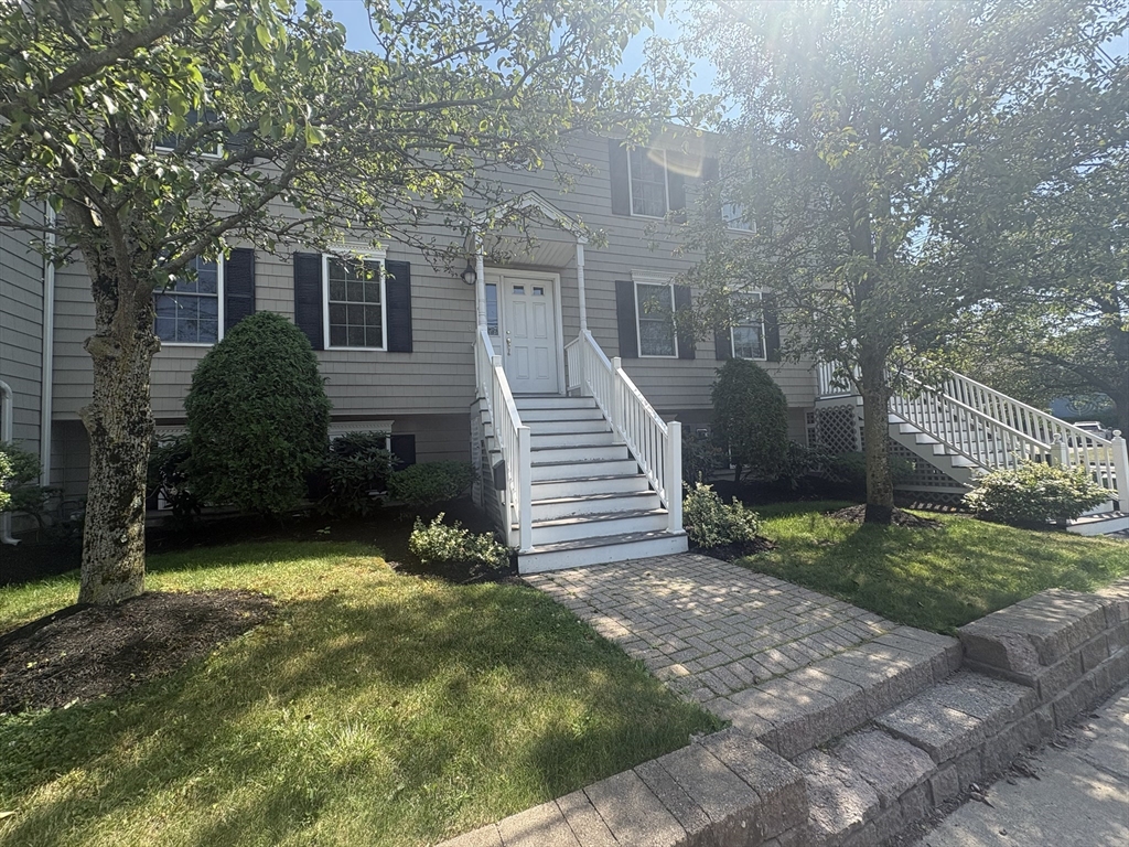 30 Russell St, Waltham, Massachusetts, 3 Bedrooms Bedrooms, 4 Rooms Rooms,2 BathroomsBathrooms,Residential Lease,For Rent,Russell St,73544404