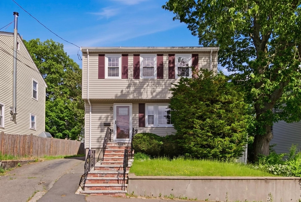 29 Cleveland, Medford, Massachusetts, 3 Bedrooms Bedrooms, 6 Rooms Rooms,2 BathroomsBathrooms,Residential,For Sale,Cleveland,73535345