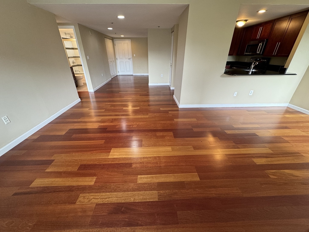 8 Museum Way, Cambridge, Massachusetts, 2 Bedrooms Bedrooms, 5 Rooms Rooms,2 BathroomsBathrooms,Residential Lease,For Rent,Museum Way,73544424