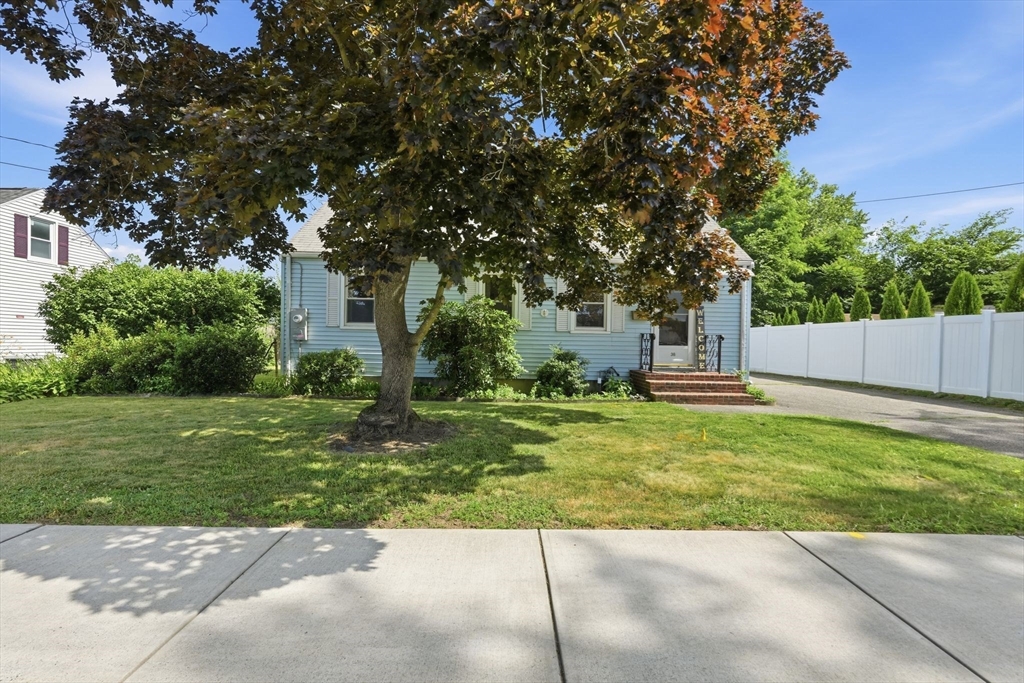 38 South Alhambra Cir, Agawam, Massachusetts, 2 Bedrooms Bedrooms, 4 Rooms Rooms,1 BathroomBathrooms,Residential,For Sale,South Alhambra Cir,73544425