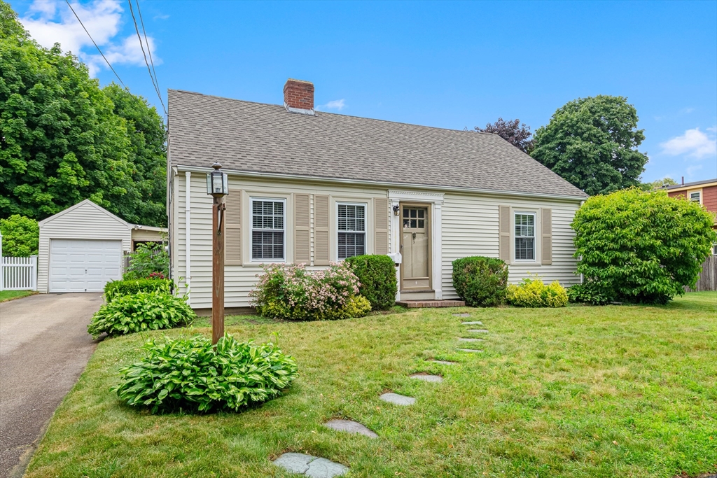 9 Auburn Rd, Beverly, Massachusetts, 3 Bedrooms Bedrooms, 6 Rooms Rooms,1.5 BathroomsBathrooms,Residential,For Sale,Auburn Rd,73544452