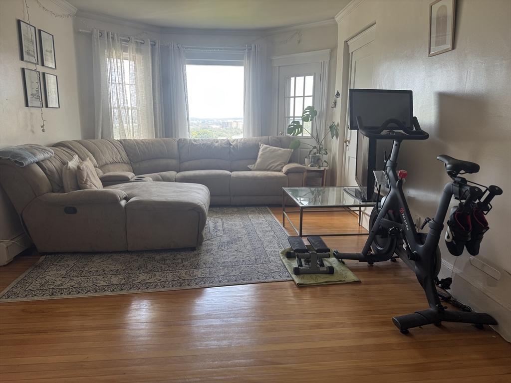 33 Main St, Somerville, Massachusetts, 2 Bedrooms Bedrooms, 4 Rooms Rooms,1 BathroomBathrooms,Residential Lease,For Rent,Main St,73544468