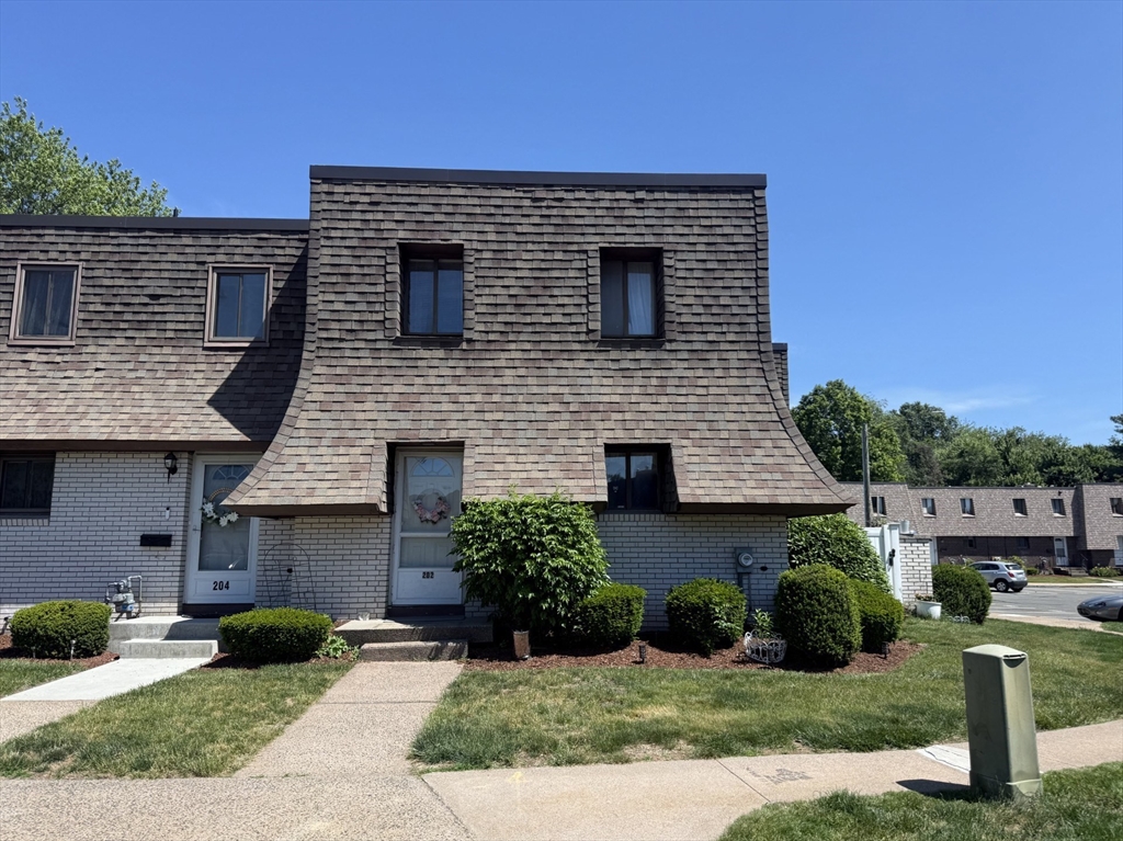 202 Beekman, Agawam, Massachusetts, 2 Bedrooms Bedrooms, 4 Rooms Rooms,1.5 BathroomsBathrooms,Residential,For Sale,Beekman,73544474
