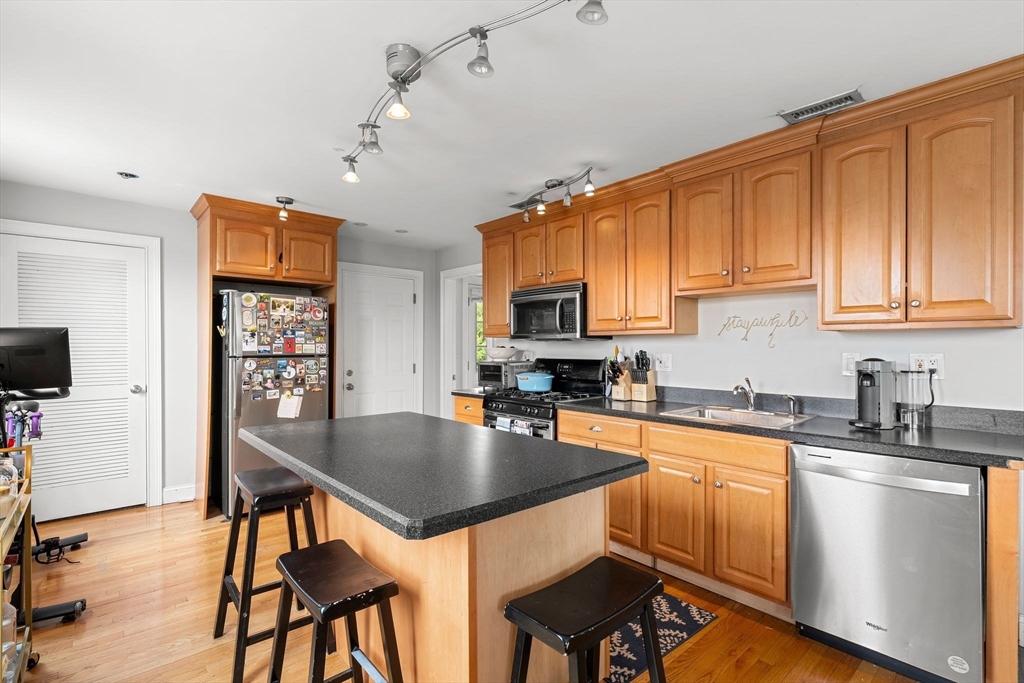 87 M Street, Boston, Massachusetts, 3 Bedrooms Bedrooms, 5 Rooms Rooms,1 BathroomBathrooms,Residential Lease,For Rent,M Street,73540140