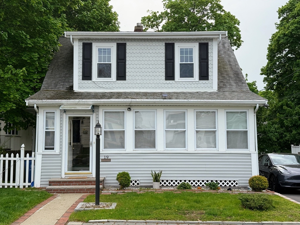 19 Wakefield Ave, Wakefield, Massachusetts, 3 Bedrooms Bedrooms, 8 Rooms Rooms,2 BathroomsBathrooms,Residential,For Sale,Wakefield Ave,73522222
