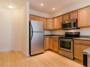 137 W 9th St, Boston, Massachusetts, 3 Bedrooms Bedrooms, 6 Rooms Rooms,2 BathroomsBathrooms,Residential Lease,For Rent,W 9th St,73537302