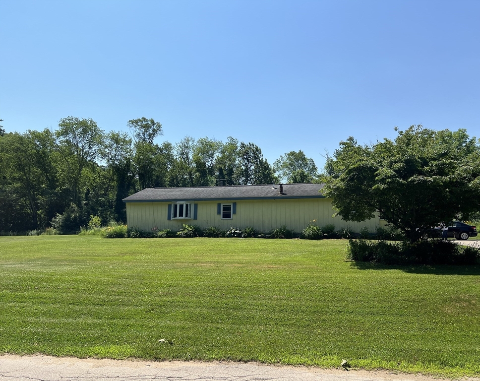 97 Smithville Road, Spencer, Massachusetts, 2 Bedrooms Bedrooms, 5 Rooms Rooms,1 BathroomBathrooms,Residential,For Sale,Smithville Road,73544578