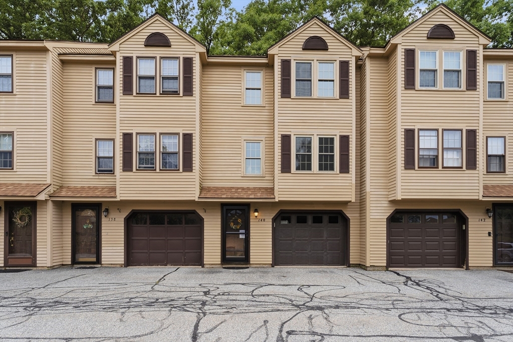 140 Morgan Drive, Haverhill, Massachusetts, 2 Bedrooms Bedrooms, 5 Rooms Rooms,1.5 BathroomsBathrooms,Residential,For Sale,Morgan Drive,73544524