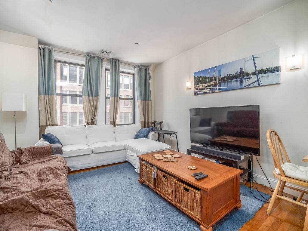 42 Beach St, Boston, Massachusetts, 2 Bedrooms Bedrooms, 4 Rooms Rooms,1 BathroomBathrooms,Residential,For Sale,Beach St,73544542