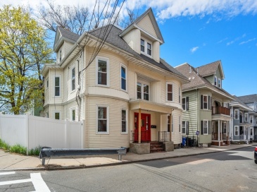 10 Royal St., Boston, Massachusetts, 4 Bedrooms Bedrooms, 6 Rooms Rooms,2 BathroomsBathrooms,Residential Lease,For Rent,Royal St.,73544488