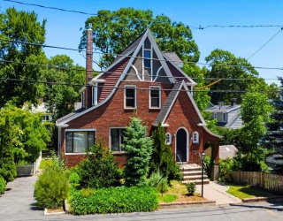 26 Perkins Street, Arlington, Massachusetts, 3 Bedrooms Bedrooms, 9 Rooms Rooms,2 BathroomsBathrooms,Residential,For Sale,Perkins Street,73544495