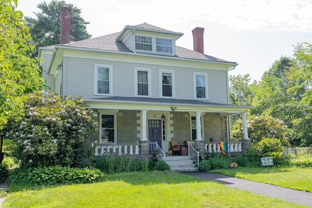 54 Montgomery Ave, Holyoke, Massachusetts, 2 Bedrooms Bedrooms, 5 Rooms Rooms,1.5 BathroomsBathrooms,Residential Lease,For Rent,Montgomery Ave,73544500