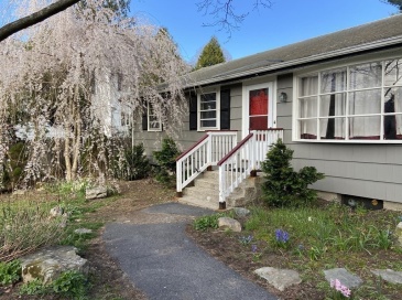 1282 Central Ave, Needham, Massachusetts, 3 Bedrooms Bedrooms, 6 Rooms Rooms,1 BathroomBathrooms,Residential Lease,For Rent,Central Ave,73527747