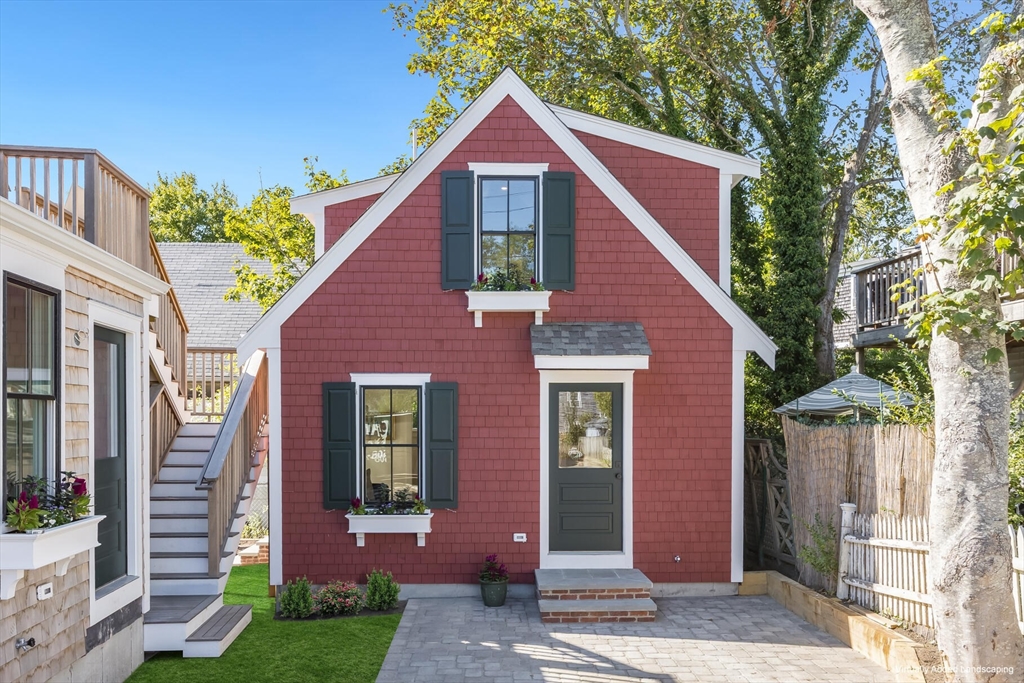 10 Bradford Street, Provincetown, Massachusetts, 1 Bedroom Bedrooms, 2 Rooms Rooms,1.5 BathroomsBathrooms,Residential,For Sale,Bradford Street,73433023