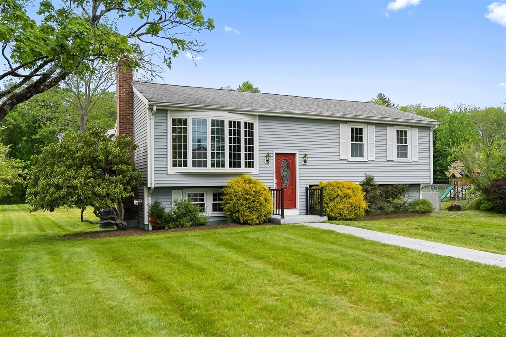 334 Forest Street, Raynham, Massachusetts, 3 Bedrooms Bedrooms, 9 Rooms Rooms,1.5 BathroomsBathrooms,Residential,For Sale,Forest Street,73524296