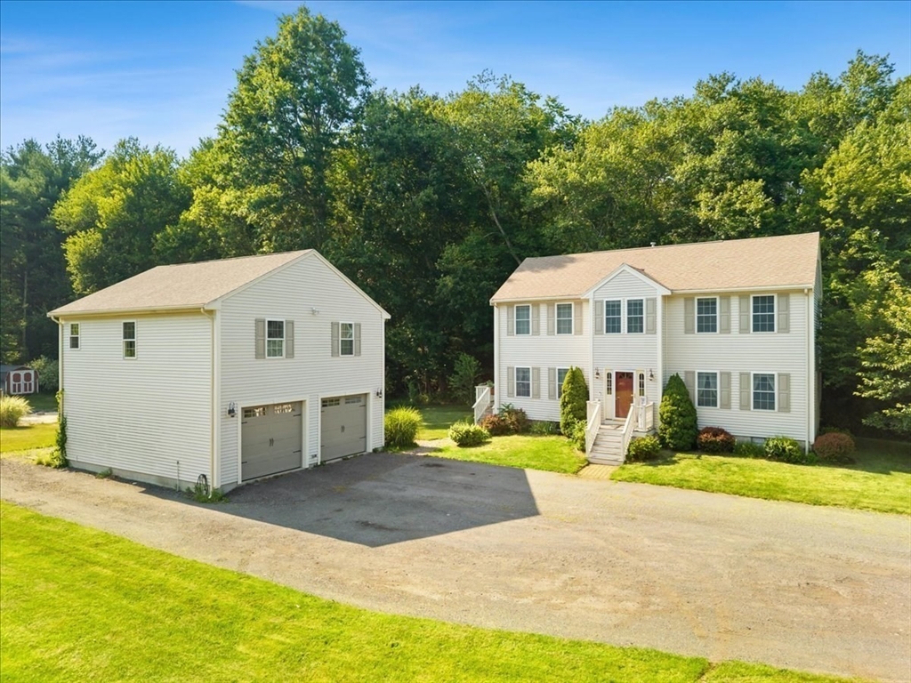 20 Worcester Street, Taunton, Massachusetts, 3 Bedrooms Bedrooms, 9 Rooms Rooms,3.5 BathroomsBathrooms,Residential,For Sale,Worcester Street,73544548