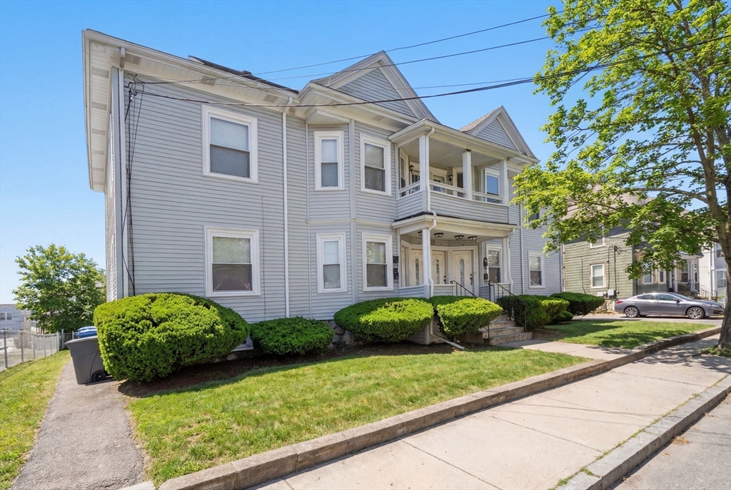 215 Ash St, Waltham, Massachusetts, 2 Bedrooms Bedrooms, 5 Rooms Rooms,2 BathroomsBathrooms,Residential,For Sale,Ash St,73472867