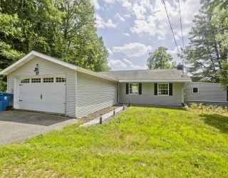 17 Congamond Rd, Southwick, Massachusetts, 5 Bedrooms Bedrooms, 9 Rooms Rooms,3 BathroomsBathrooms,Residential,For Sale,Congamond Rd,73544616
