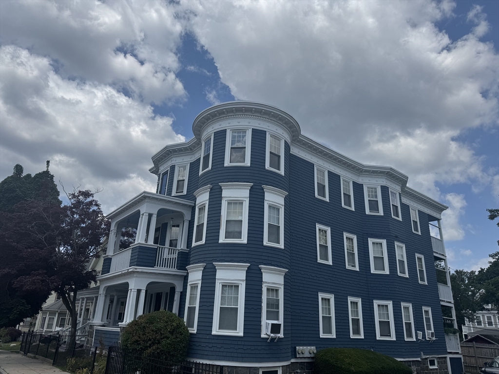 24 Pierce Avenue, Boston, Massachusetts, 3 Bedrooms Bedrooms, 6 Rooms Rooms,1.5 BathroomsBathrooms,Residential Lease,For Rent,Pierce Avenue,73544621