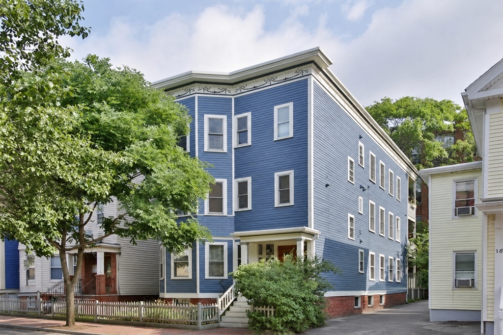 187 Harvard St, Cambridge, Massachusetts, 3 Bedrooms Bedrooms, 6 Rooms Rooms,1.5 BathroomsBathrooms,Residential Lease,For Rent,Harvard St,73544623
