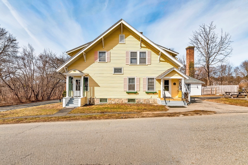 219 Pelham Street, Methuen, Massachusetts, 4 Bedrooms Bedrooms, 7 Rooms Rooms,2 BathroomsBathrooms,Residential,For Sale,Pelham Street,73544656