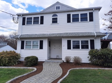 27 Spring St, East Bridgewater, Massachusetts, 2 Bedrooms Bedrooms, 4 Rooms Rooms,1 BathroomBathrooms,Residential Lease,For Rent,Spring St,73511963