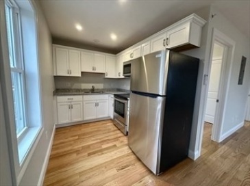415 Danforth, Taunton, Massachusetts, 2 Bedrooms Bedrooms, 4 Rooms Rooms,1 BathroomBathrooms,Residential Lease,For Rent,Danforth,73535156