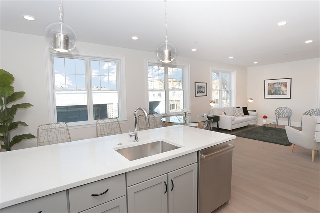 336 Chelsea, Boston, Massachusetts, 2 Bedrooms Bedrooms, 6 Rooms Rooms,2 BathroomsBathrooms,Residential Lease,For Rent,Chelsea,73534712