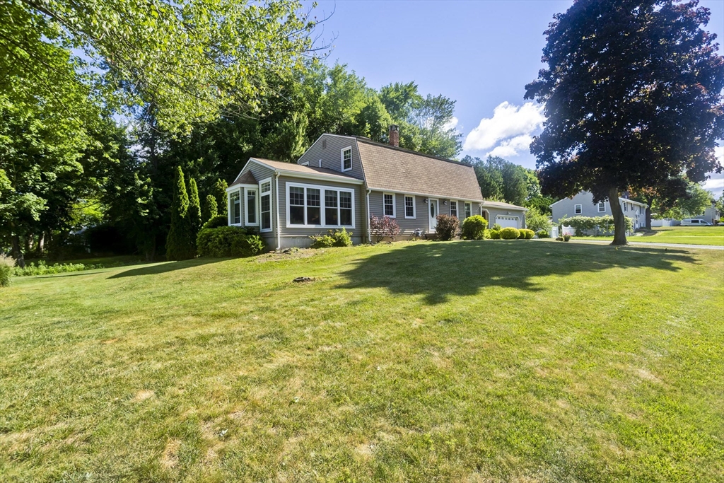148 Clover Hill Dr, Agawam, Massachusetts, 3 Bedrooms Bedrooms, 6 Rooms Rooms,2 BathroomsBathrooms,Residential,For Sale,Clover Hill Dr,73543925
