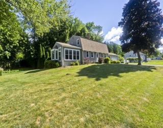 148 Clover Hill Dr, Agawam, Massachusetts, 3 Bedrooms Bedrooms, 6 Rooms Rooms,2 BathroomsBathrooms,Residential,For Sale,Clover Hill Dr,73543925