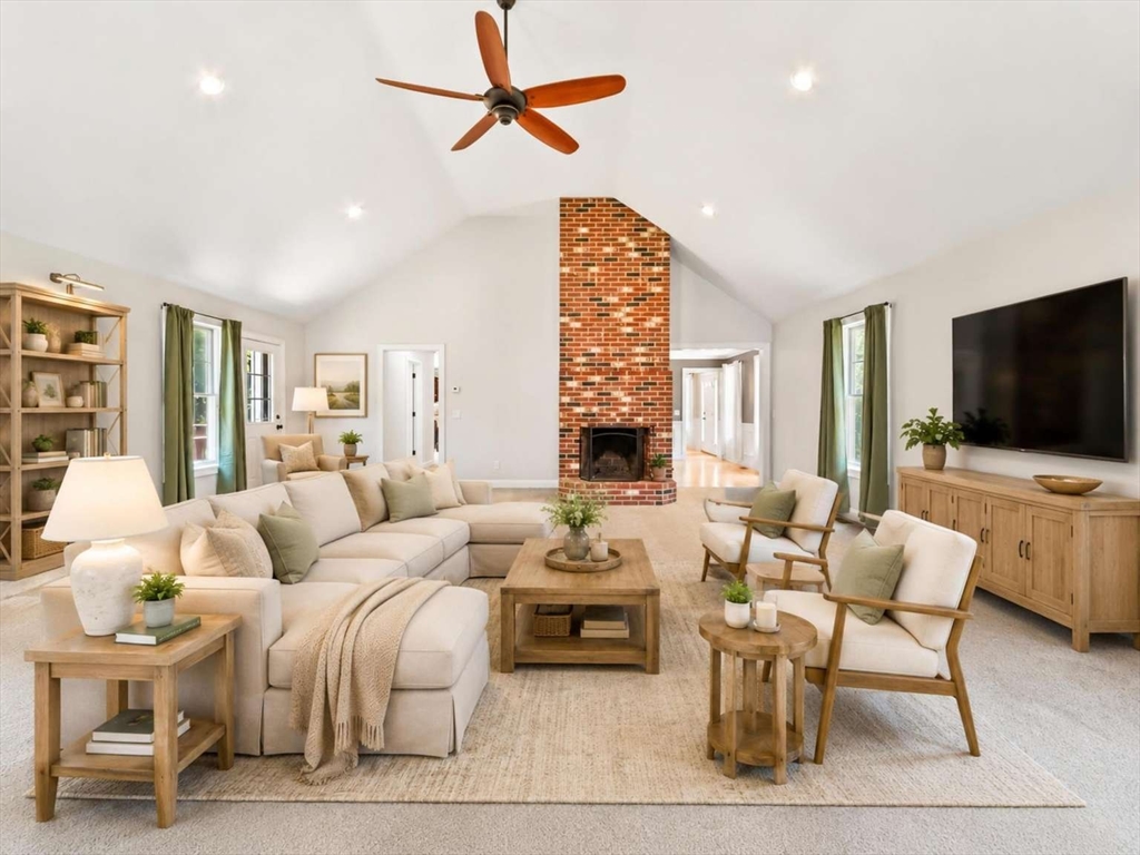 22 Valley Forge Circle, West Boylston, Massachusetts, 3 Bedrooms Bedrooms, 8 Rooms Rooms,3 BathroomsBathrooms,Residential Lease,For Rent,Valley Forge Circle,73544685