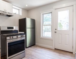 71 Friend St, Gloucester, Massachusetts, 1 Bedroom Bedrooms, 3 Rooms Rooms,1 BathroomBathrooms,Residential Lease,For Rent,Friend St,73544686