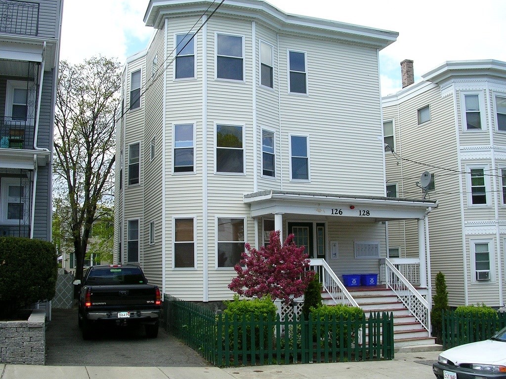 126-128 Vernal Street, Everett, Massachusetts, 1 Bedroom Bedrooms, 3 Rooms Rooms,1 BathroomBathrooms,Residential Lease,For Rent,Vernal Street,73528728