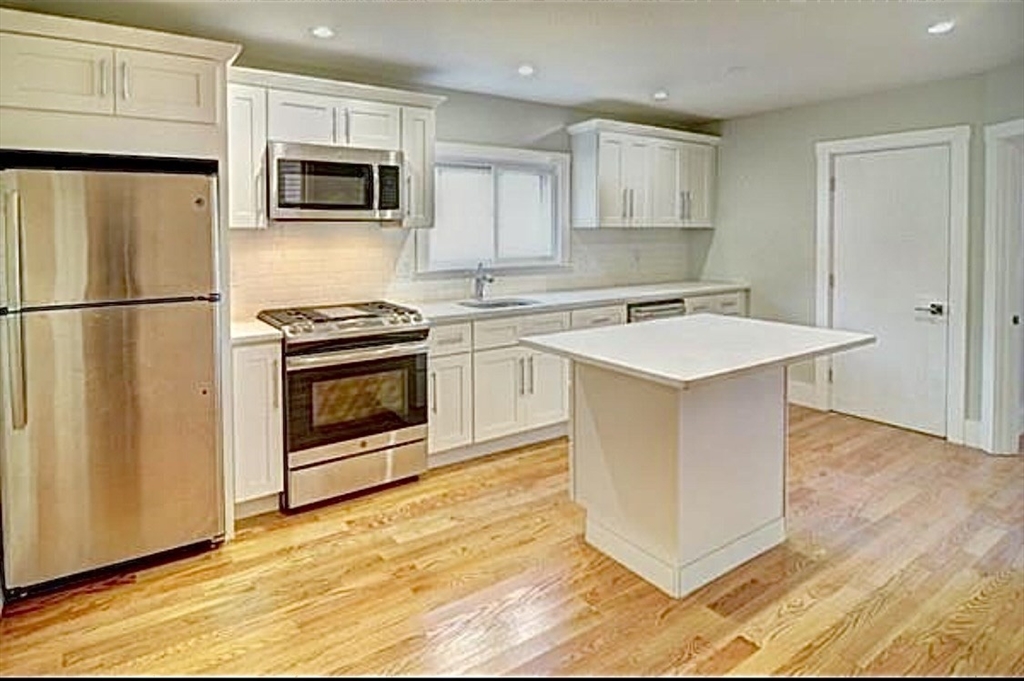 70 Wordsworth St, Boston, Massachusetts, 3 Bedrooms Bedrooms, 5 Rooms Rooms,1 BathroomBathrooms,Residential,For Sale,Wordsworth St,73544775