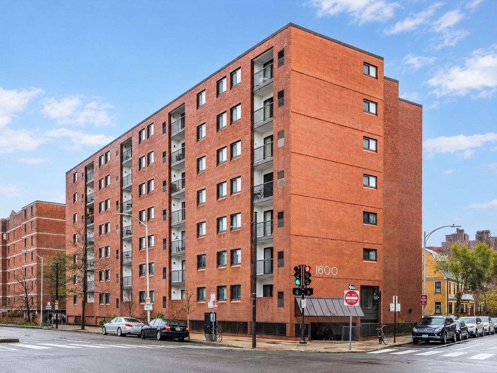 1600 Massachusetts Ave, Cambridge, Massachusetts, 2 Bedrooms Bedrooms, 5 Rooms Rooms,1.5 BathroomsBathrooms,Residential Lease,For Rent,Massachusetts Ave,73544721