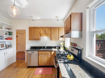 4 Linden Ct, Brookline, Massachusetts, 2 Bedrooms Bedrooms, 5 Rooms Rooms,1 BathroomBathrooms,Residential Lease,For Rent,Linden Ct,73544699
