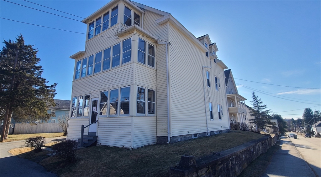 9 Pine St, Dudley, Massachusetts, 2 Bedrooms Bedrooms, 5 Rooms Rooms,1 BathroomBathrooms,Residential Lease,For Rent,Pine St,73544701