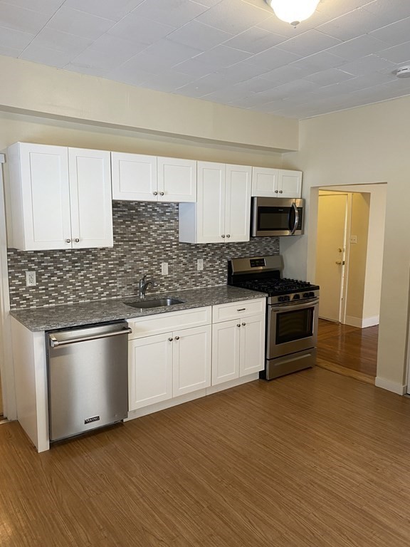 126 Main Street, Quincy, Massachusetts, 2 Bedrooms Bedrooms, 4 Rooms Rooms,1 BathroomBathrooms,Residential Lease,For Rent,Main Street,73544706