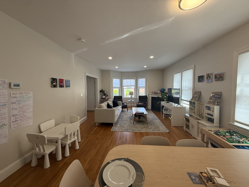 133 Putnam Ave, Cambridge, Massachusetts, 3 Bedrooms Bedrooms, 8 Rooms Rooms,2.5 BathroomsBathrooms,Residential Lease,For Rent,Putnam Ave,73521848