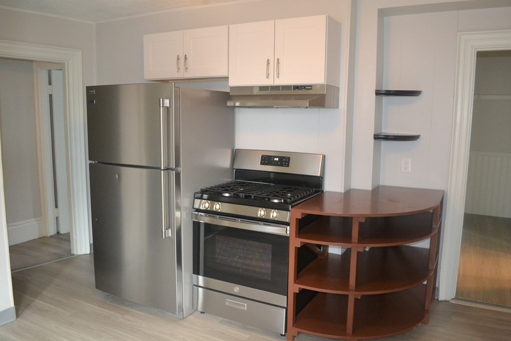 5 Laurel Street, Somerville, Massachusetts, 4 Bedrooms Bedrooms, 7 Rooms Rooms,1 BathroomBathrooms,Residential Lease,For Rent,Laurel Street,73523901