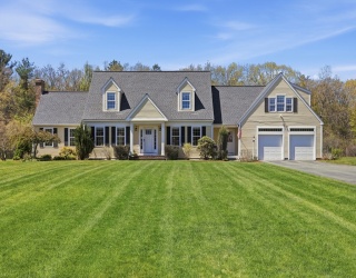 10 Hayrick Lane, Westford, Massachusetts, 4 Bedrooms Bedrooms, 9 Rooms Rooms,2.5 BathroomsBathrooms,Residential,For Sale,Hayrick Lane,73516796