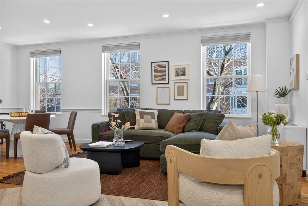17 Bowdoin St, Boston, Massachusetts, 2 Bedrooms Bedrooms, 5 Rooms Rooms,2 BathroomsBathrooms,Residential,For Sale,Bowdoin St,73483525